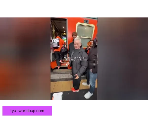 新工作亮相辛纳现身意铁检票站 新工作亮相辛纳现身意铁检票站