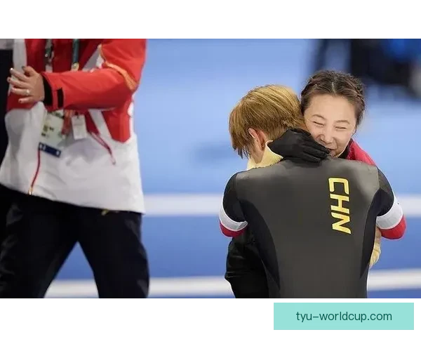 男团速滑历史性夺铜 李琰与选手共庆辉煌